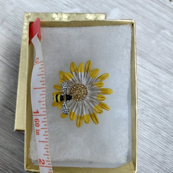 Sunflower Bee Brooch - Picture 4 of 4